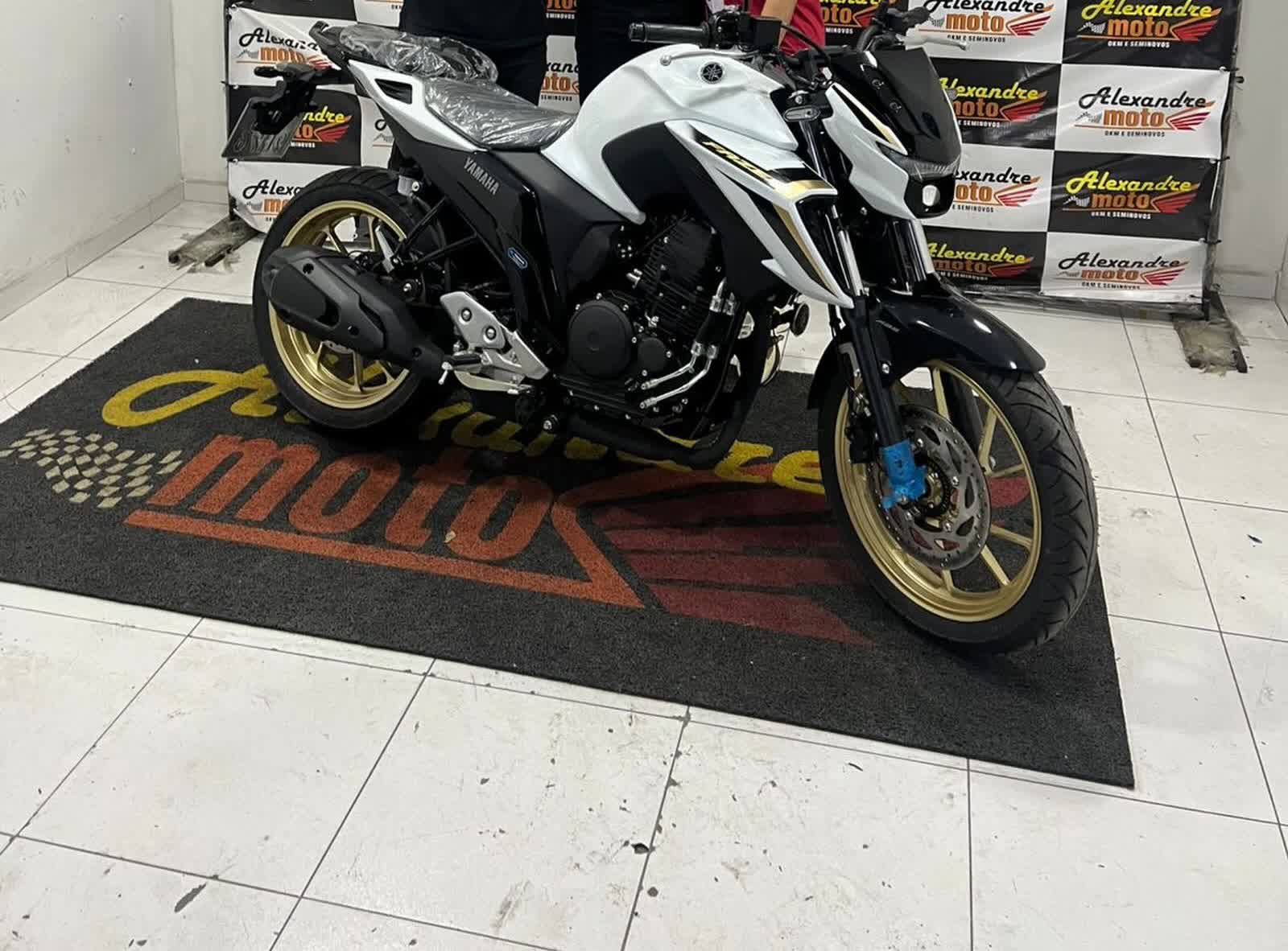 Yamaha Fazer entregue pela Alexandre Motos